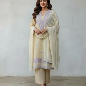 Category: Casual 3PC, Shirt, Trouser, Chiffon Dupatta
Shirt Length: 44-45 Inches